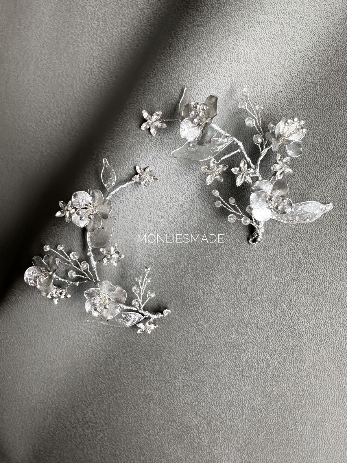 15ade99c-5f49-4779-908b-94f4efb5d41b HC10092 - Flowers Haircomb - Silver - Image 1