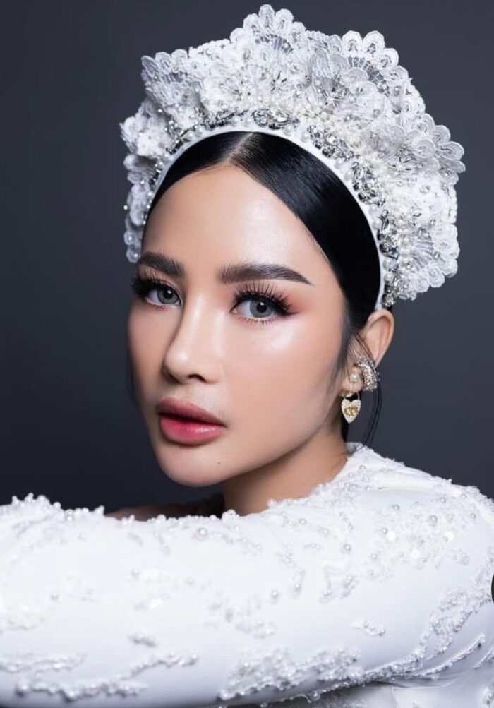 HD1007463 - White Headpiece / Headband - Image 2