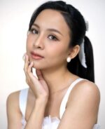 HC100373 - Bow Beads Haircomb - White