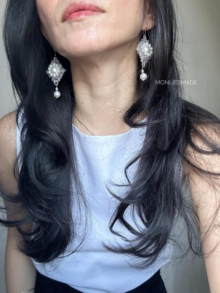 ER1004776 - Pear Earrings With Crystal - Image 1