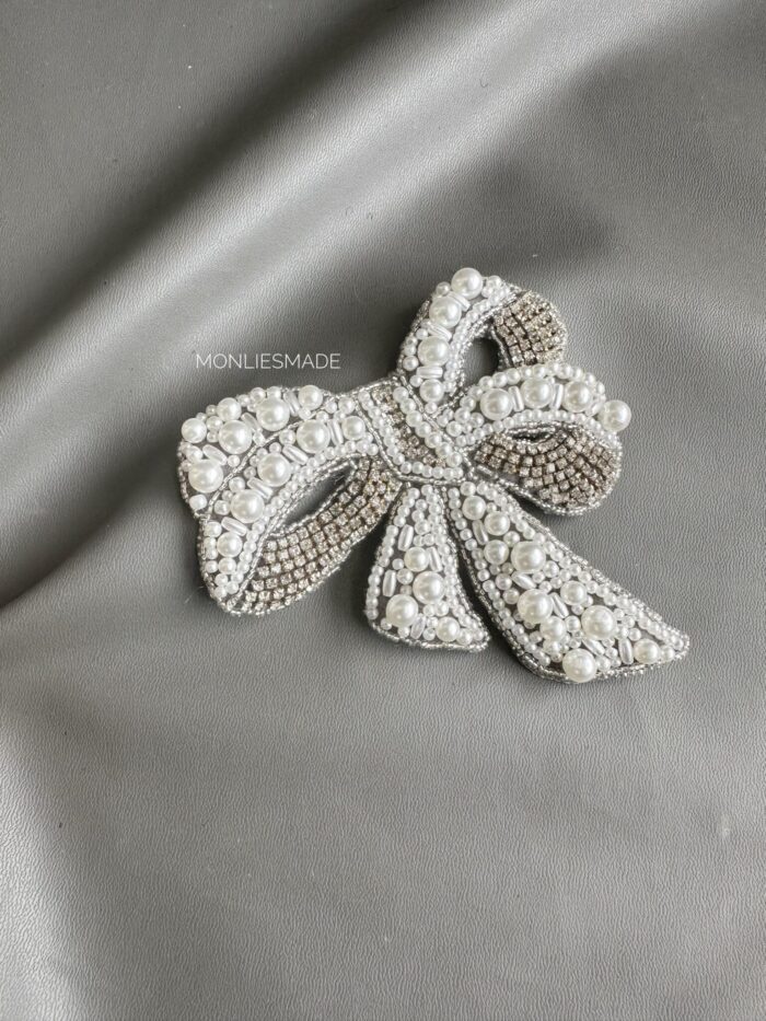 BC104438 - Bow Beads Pearl Brooch Large - Silver - Image 3
