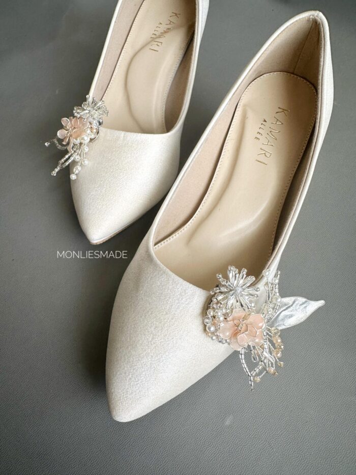 1005771 - One Pair Flowers Peach Shoes Clip - Image 1