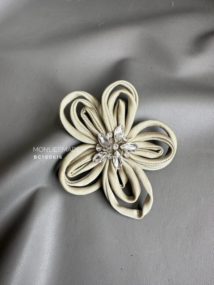 BC100616 - Flowers Fabric Brooch - Green - Image 1