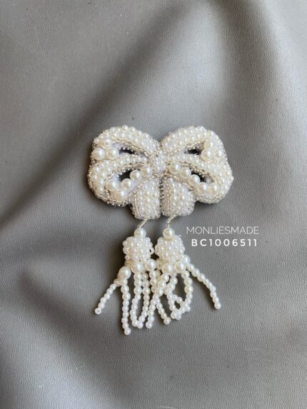 BC1006511 - Bow Pearl Brooch - White