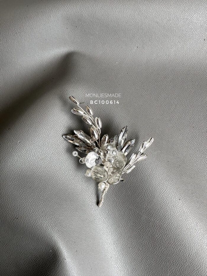 BC100615 - Flowers Silver Brooch With Diamond - Image 1