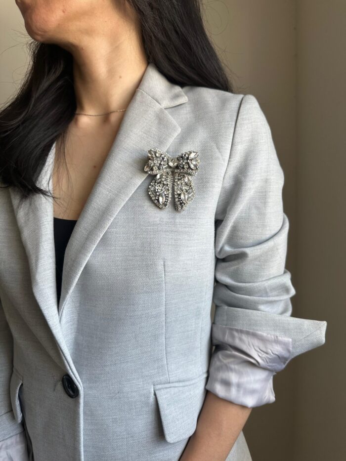 BC1008661 - Diamond Bow Brooch - Silver - Image 3