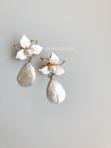 ER1006115 - Flowers White Earrings With Pearl