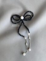 BC100578 - Bow Crystal Brooch with Tusle - Black