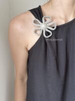 BC101128 - Crystal Daisy: Timeless Elegance Brooch - Image 4