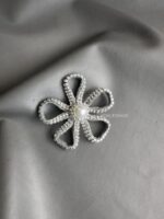 BC101128 - Crystal Daisy: Timeless Elegance Brooch