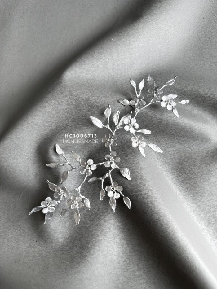 HC1006713 - Flowers Hiarcomb - Silver - Image 1