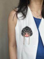 BC100973 - 2 in 1 Keychain Brooch Bretz Girl - Black - Image 4