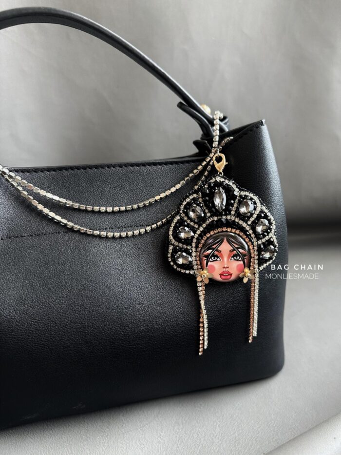 BC100973 - 2 in 1 Keychain Brooch Bretz Girl - Black - Image 3