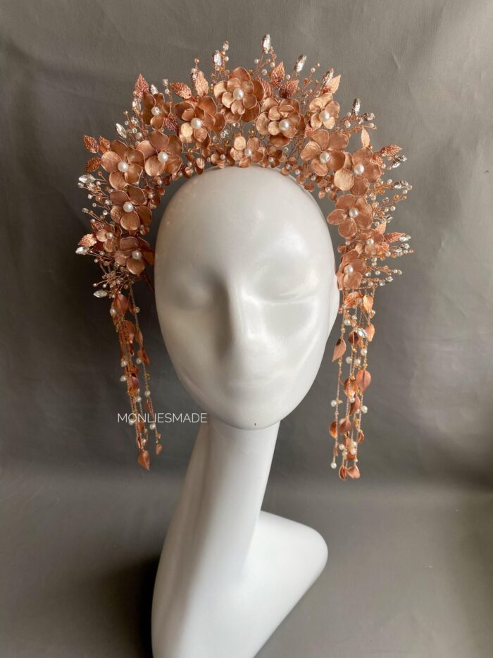 HD1007189 – Modern Sunting Headpiece with handmade flower – Rose Gold - Image 1