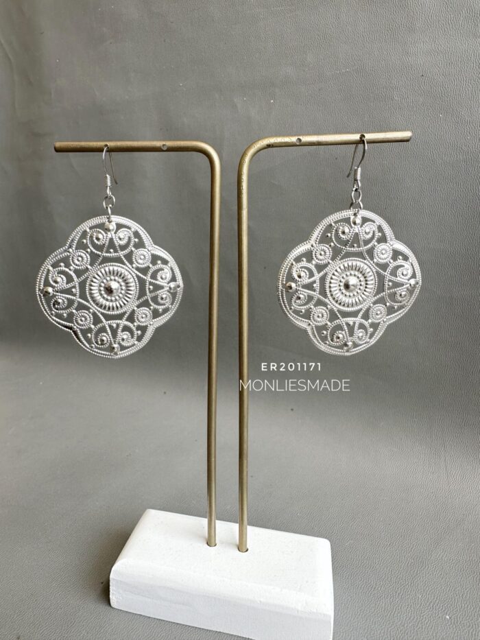 ER2001171 - Glamorous Edge Earrings - Silver - Image 1
