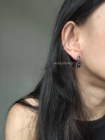 ER200173 - Royal Noir Earrings - Black - Image 3