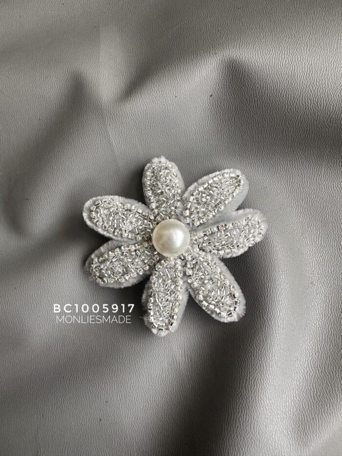 BC1005917 - Flower Brooch - Silver - Image 1