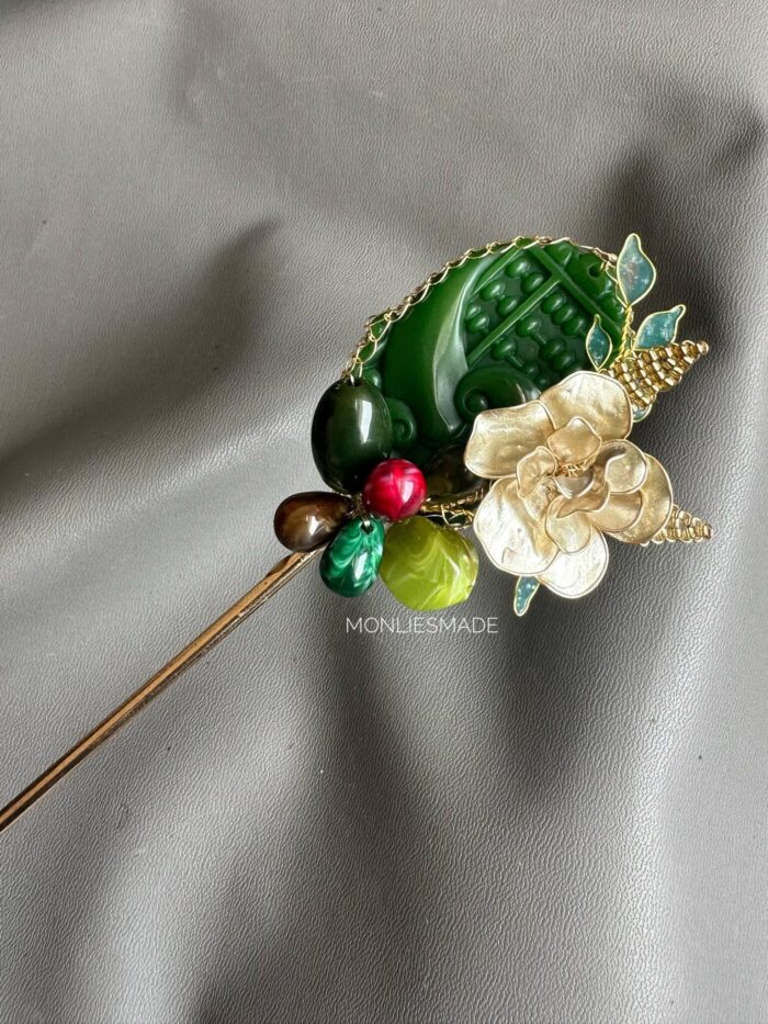 HP10072151 - Jade Hairpin with Gold Flower - Image 2