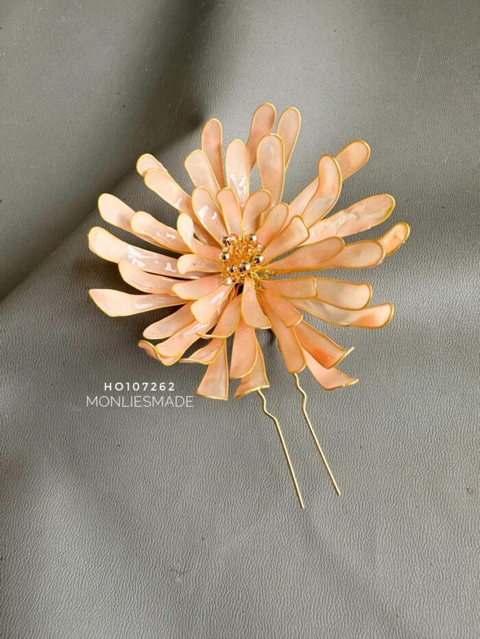 HC107262 - Large Flower Blom Pins - Nude - Image 1