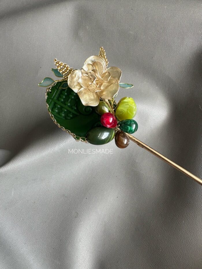HP10072151 - Jade Hairpin with Gold Flower - Image 3