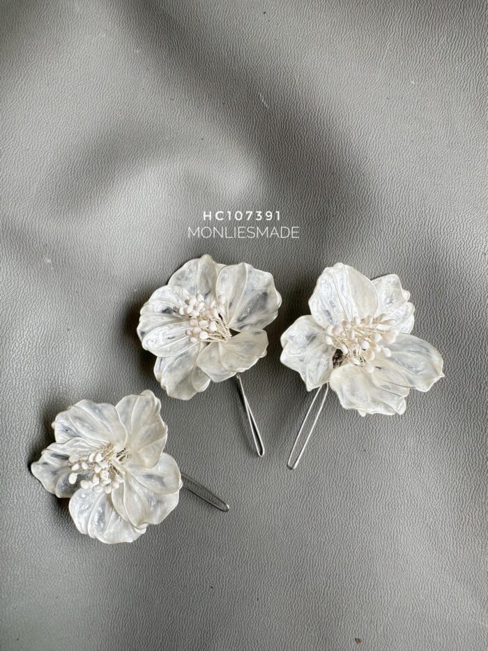 HC1007391 - One set Flowers white haircomb - Image 1