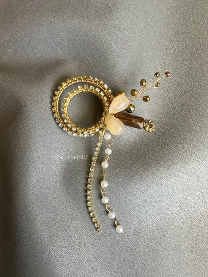 BC105113 - Vintage Brooch With Diamond Tussle - Image 1