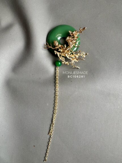 BC106281 - Jade Brooch With Tussle Gold