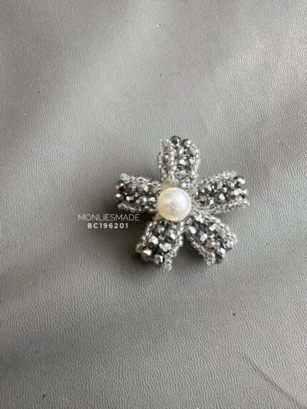 BC196201 - Crystal Flower Beading Brooch - Silver