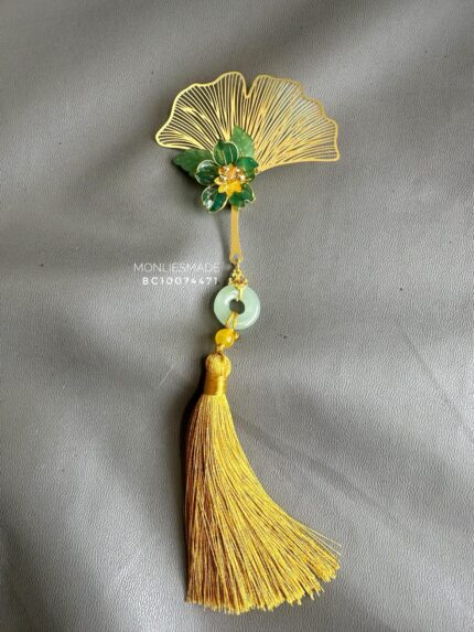 BC74471 - Ginko Brooch With Tussle