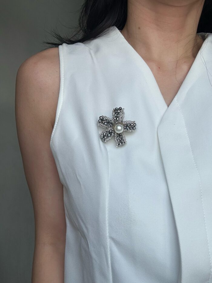 BC196201 - Crystal Flower Beading Brooch - Silver - Image 2