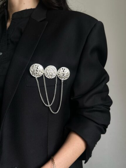 BC1082273 - Silver Brooch with Chain