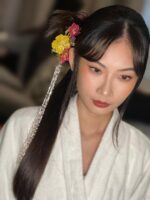 HP102119 – Flowers Glassy Hairpin with Tussle - Image 3