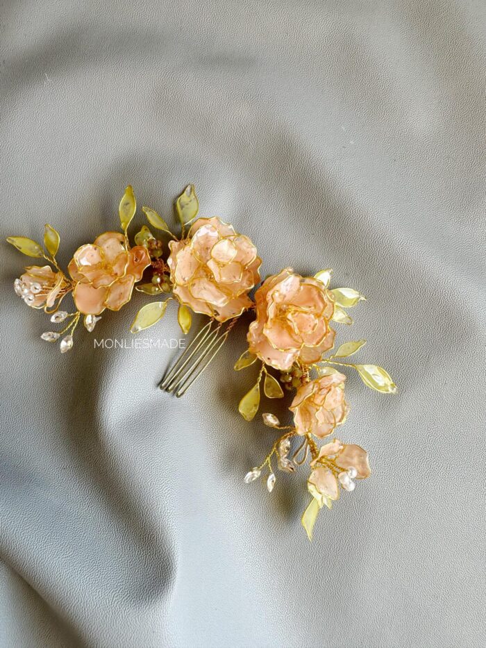 HC102215 - Flower Nude Haircomb with Tussle - Image 2