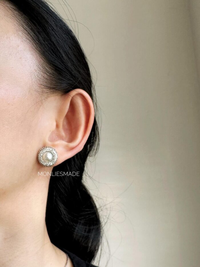 ER30173 - Pearl Stud Earring - Silver - Image 2