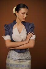 ER171197 - Handmade Glassy Flower Earrings - Image 3