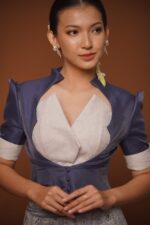 ER171197 - Handmade Glassy Flower Earrings - Image 2