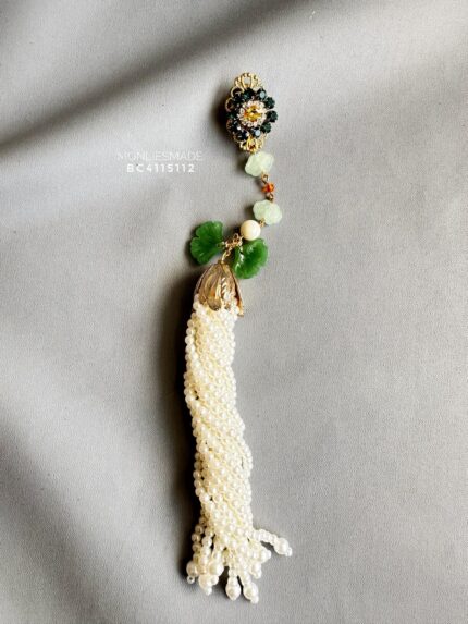 BC4115112 - Handmade Jade Brooch with Pearl Tassle