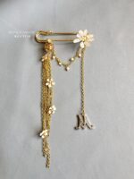 BC411718 - Lula Brooch with Handmade Daisy Flower