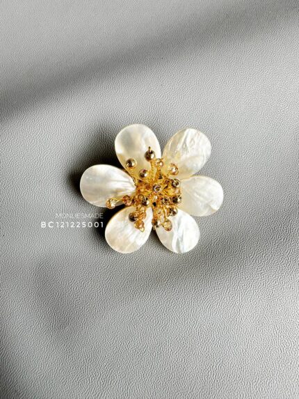 BC121225001 - Pearl Flower Brooch