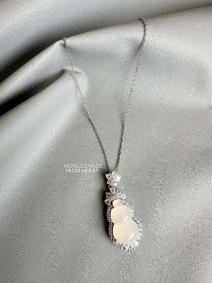 1912250027 - Antique Sparkle Carved Jade Necklace