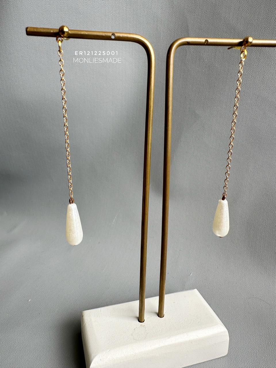 c40f8df7-6cb0-4496-87fa-32002288be73 (1) ER121225001 - NIA Pearl Earring - Gold - Image 1