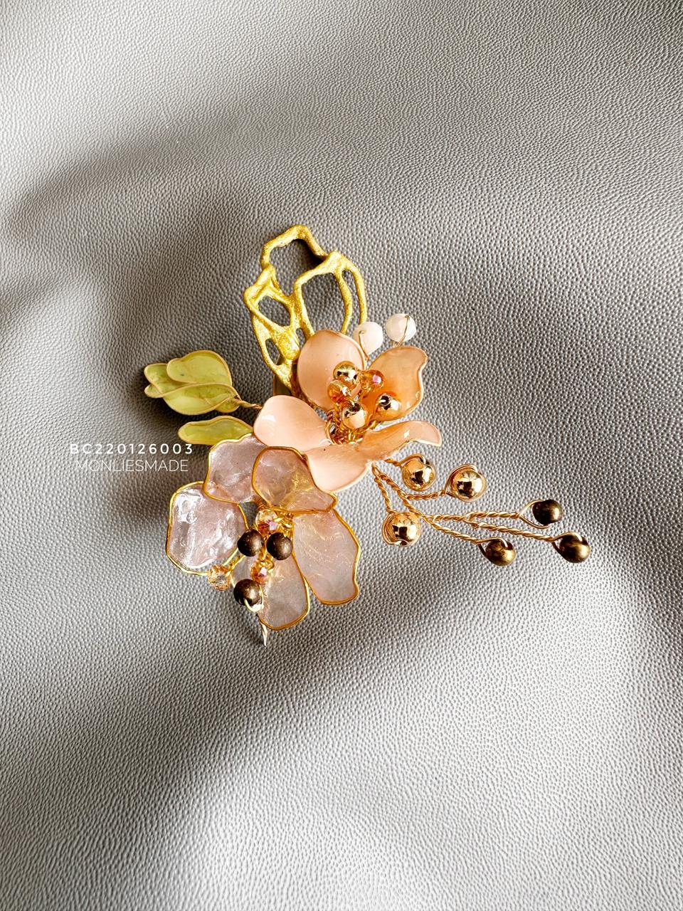 be4a1d19-29f5-4a85-b5c8-9d856411a2ed BC220126003 - Handmade Flower Brooch - Image 1