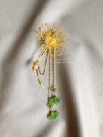 BC110226004 - Medium Dandelion Brooch With Jade Chain - Gold