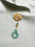 BC060326003 - Pagoda Gold With Tussle Jade Brooch