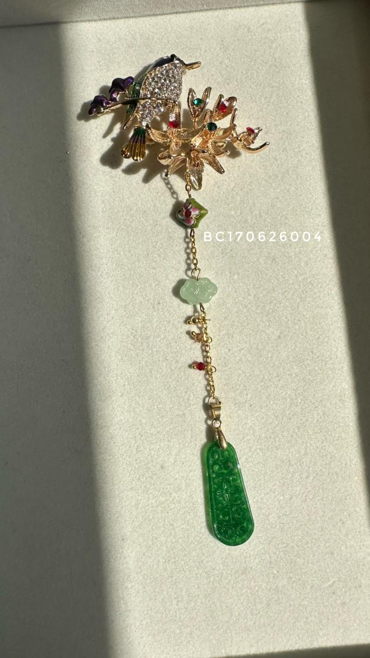bc170626004 BC170626004 - Jade Sparrow Brooch - Image 1