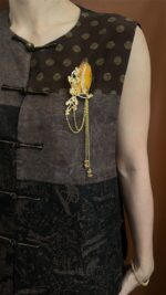 BC22082601- Jade Golden Amber Brooch